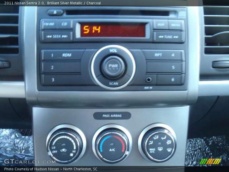 Brilliant Silver Metallic / Charcoal 2011 Nissan Sentra 2.0