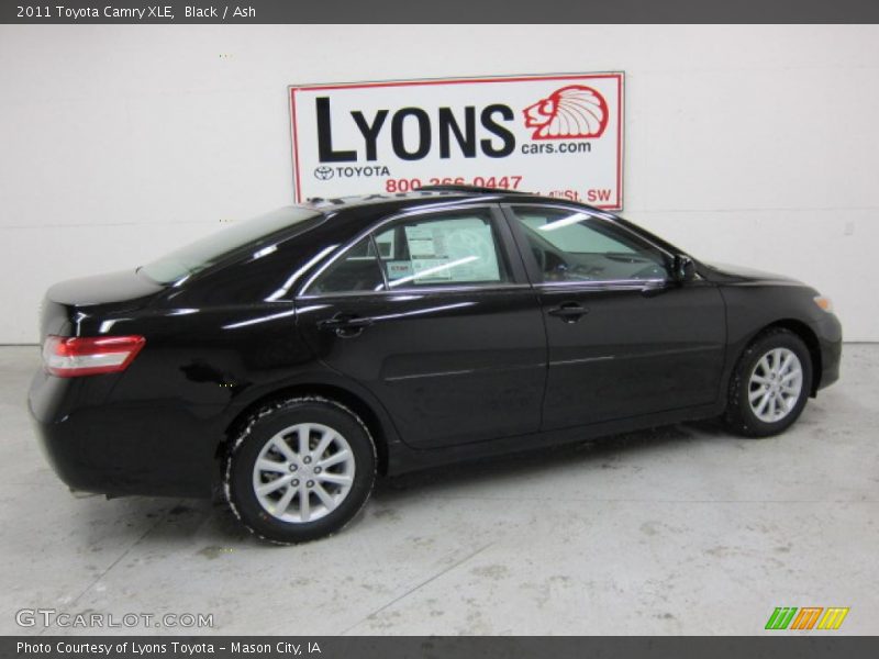 Black / Ash 2011 Toyota Camry XLE
