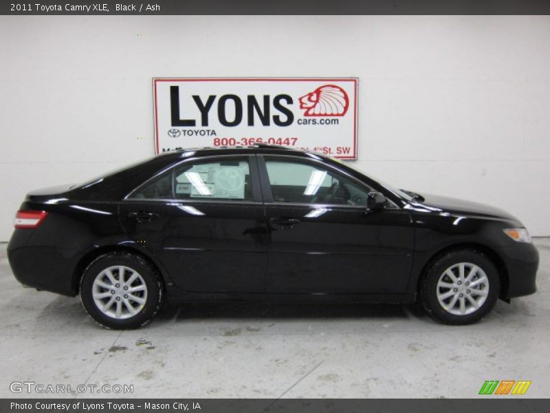 Black / Ash 2011 Toyota Camry XLE