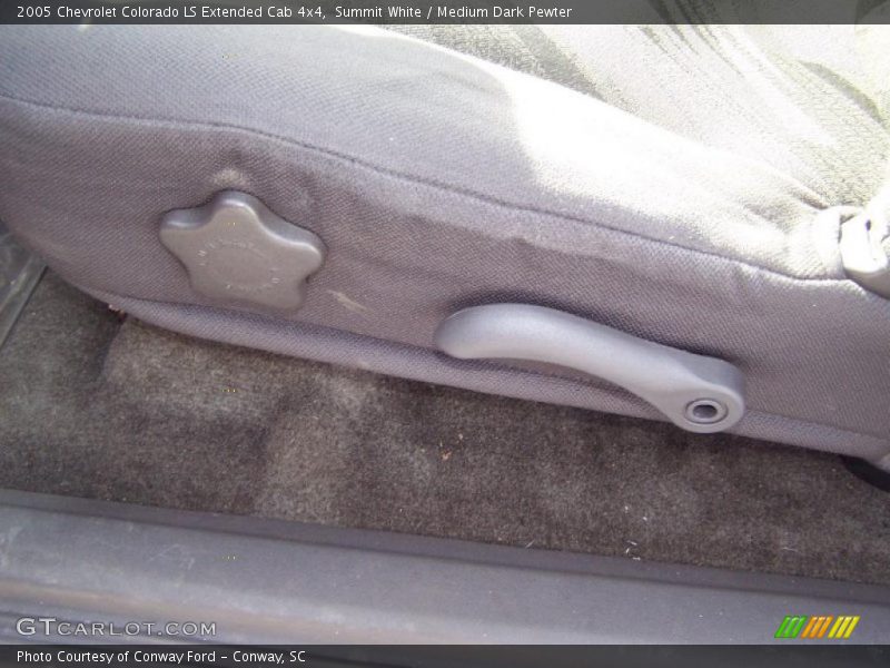 Summit White / Medium Dark Pewter 2005 Chevrolet Colorado LS Extended Cab 4x4