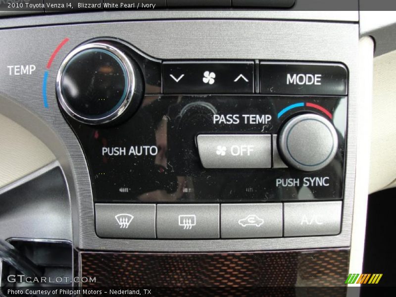 Blizzard White Pearl / Ivory 2010 Toyota Venza I4