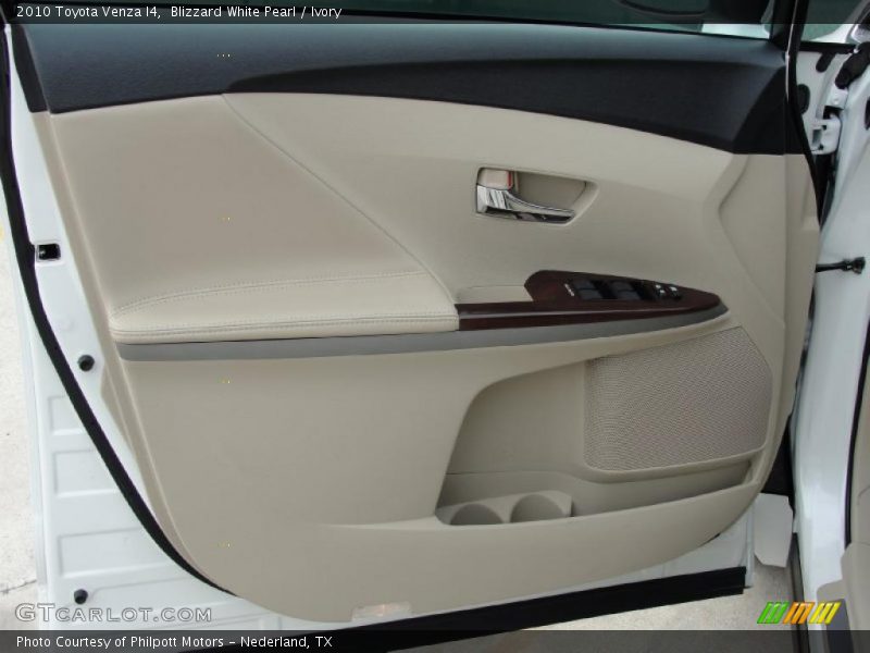 Blizzard White Pearl / Ivory 2010 Toyota Venza I4