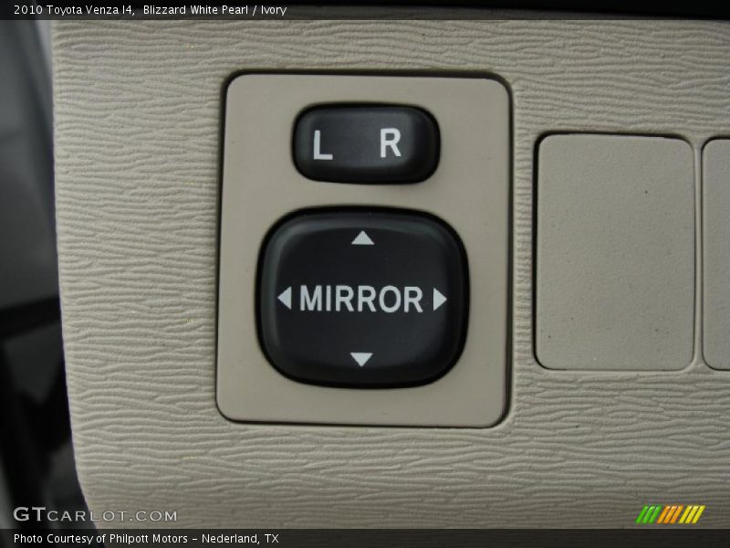 Blizzard White Pearl / Ivory 2010 Toyota Venza I4