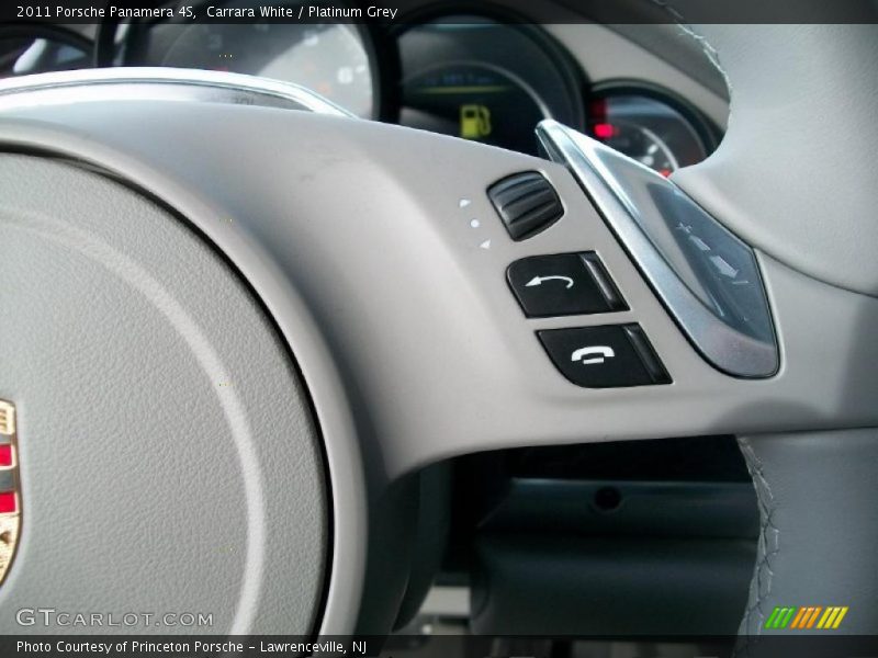 Controls of 2011 Panamera 4S