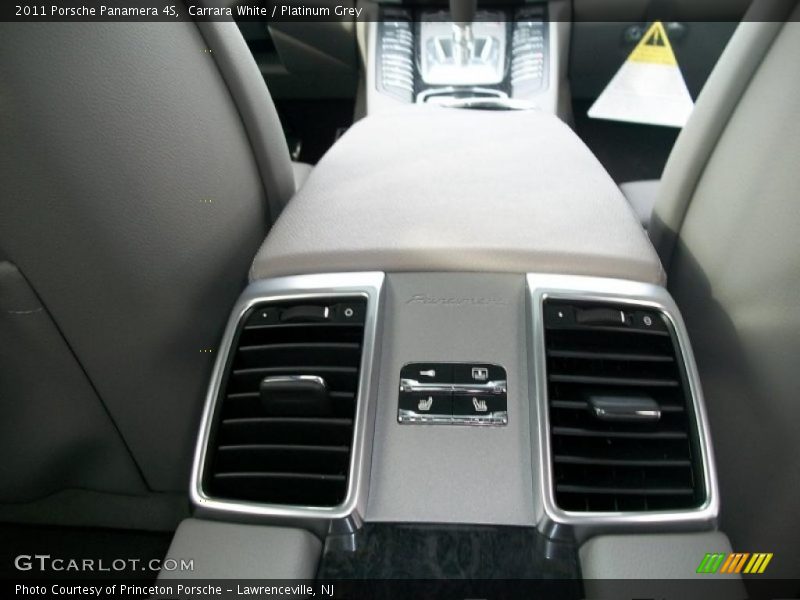 Controls of 2011 Panamera 4S