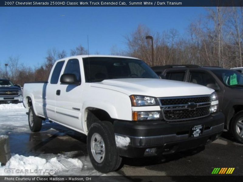 Front 3/4 View of 2007 Silverado 2500HD Classic Work Truck Extended Cab