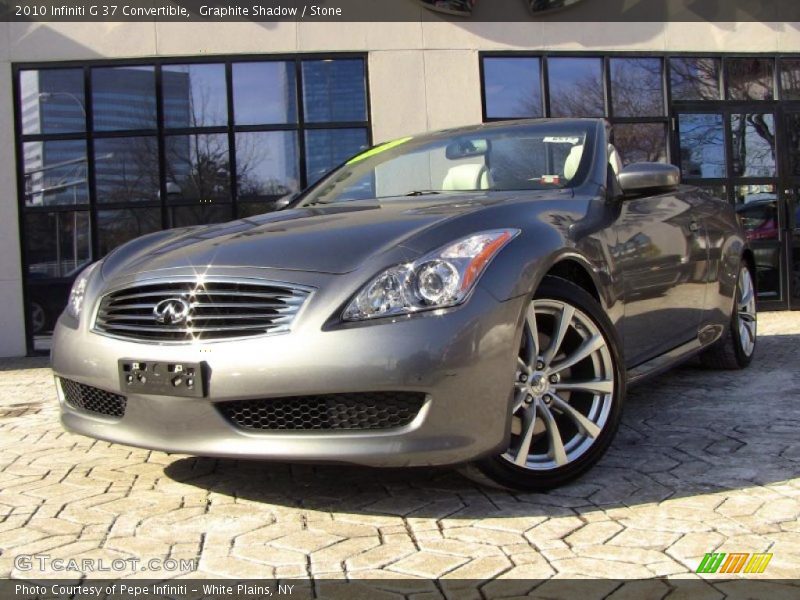 Front 3/4 View of 2010 G 37 Convertible