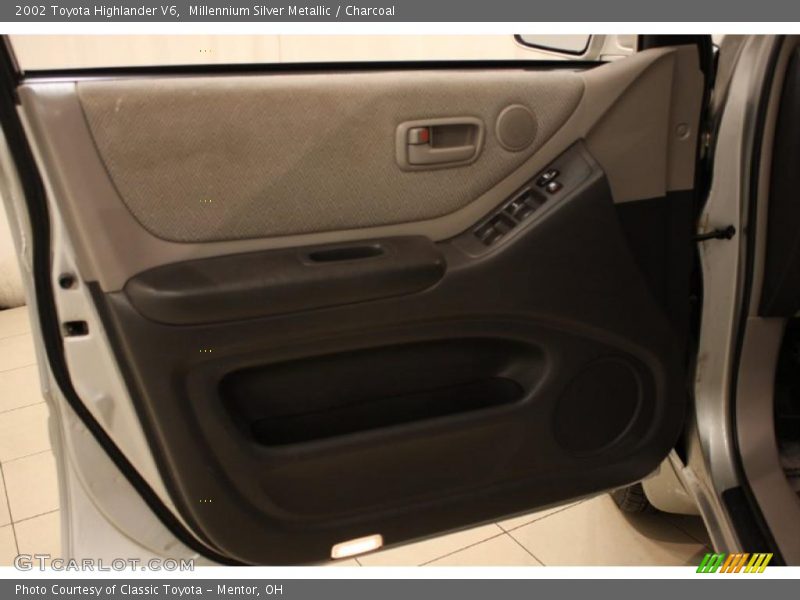 Millennium Silver Metallic / Charcoal 2002 Toyota Highlander V6