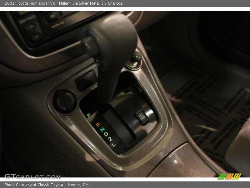 Millennium Silver Metallic / Charcoal 2002 Toyota Highlander V6