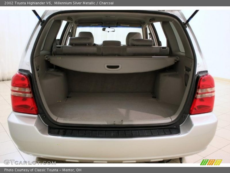 Millennium Silver Metallic / Charcoal 2002 Toyota Highlander V6