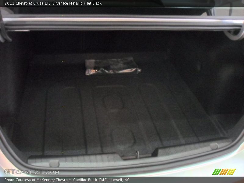 Silver Ice Metallic / Jet Black 2011 Chevrolet Cruze LT