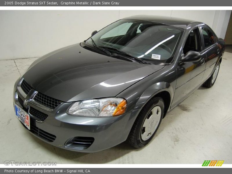 Front 3/4 View of 2005 Stratus SXT Sedan
