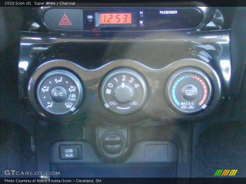 Super White / Charcoal 2010 Scion xD