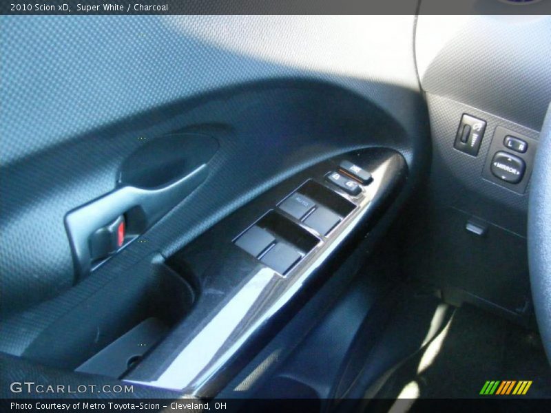 Super White / Charcoal 2010 Scion xD