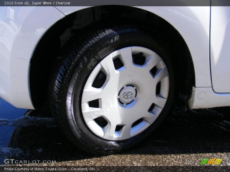 Super White / Charcoal 2010 Scion xD