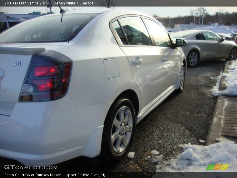 Aspen White / Charcoal 2010 Nissan Sentra 2.0 SR