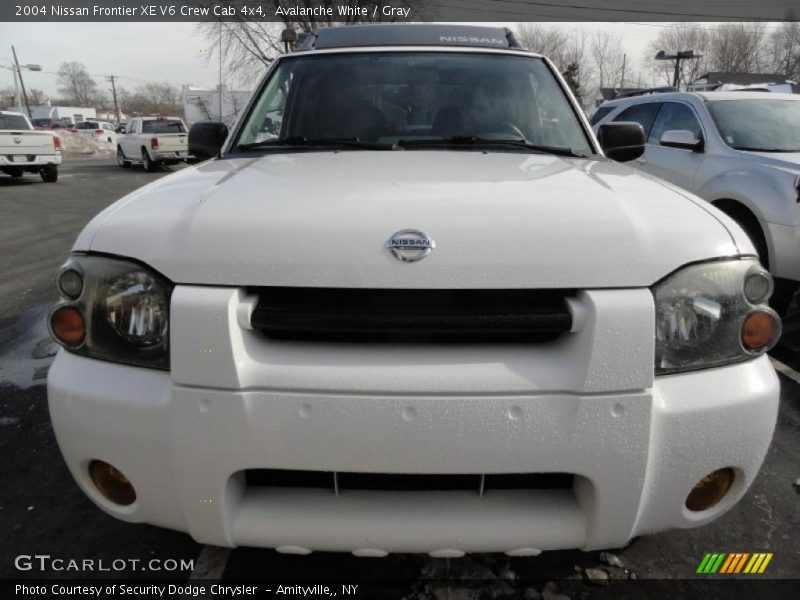Avalanche White / Gray 2004 Nissan Frontier XE V6 Crew Cab 4x4