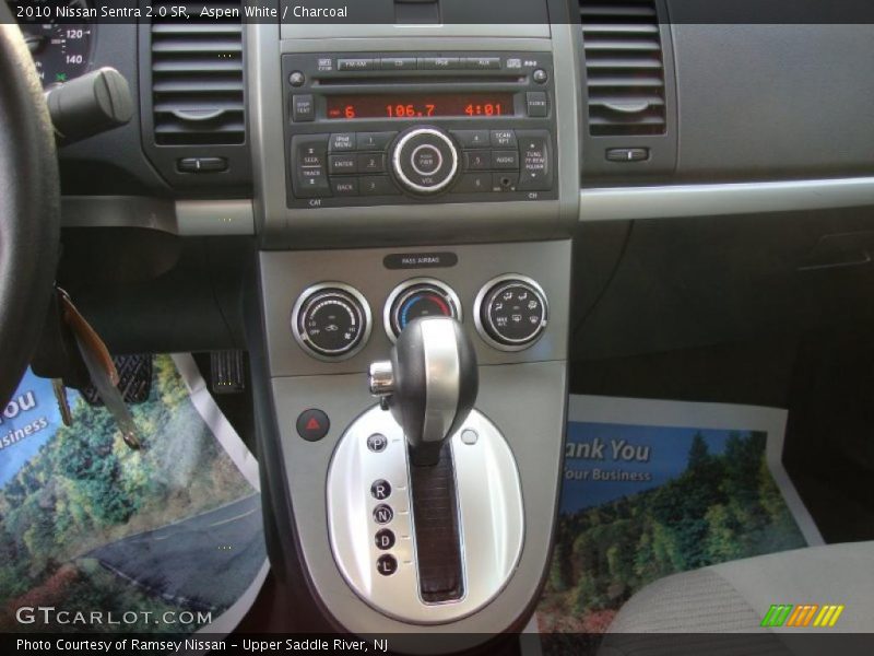 Aspen White / Charcoal 2010 Nissan Sentra 2.0 SR