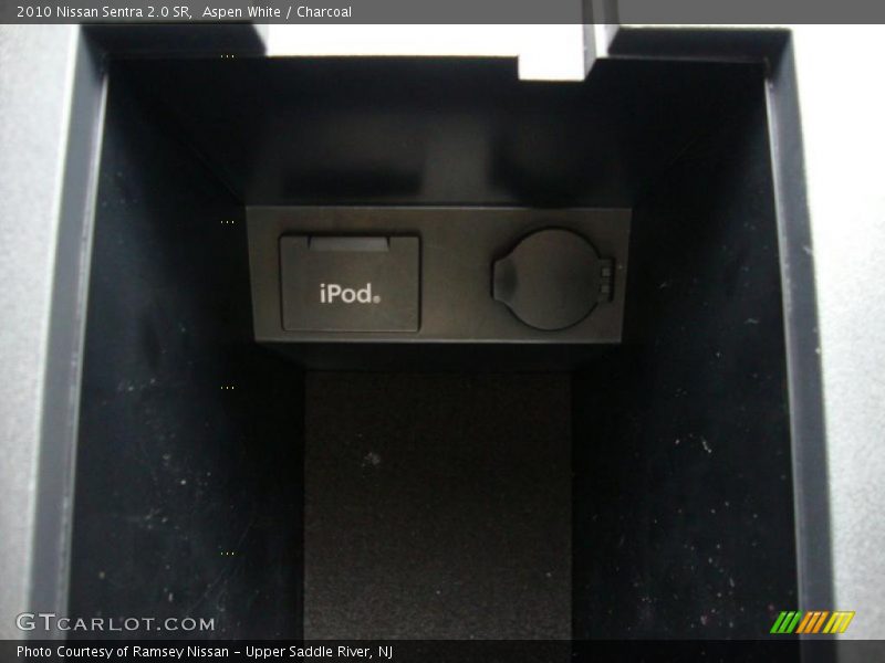 Aspen White / Charcoal 2010 Nissan Sentra 2.0 SR