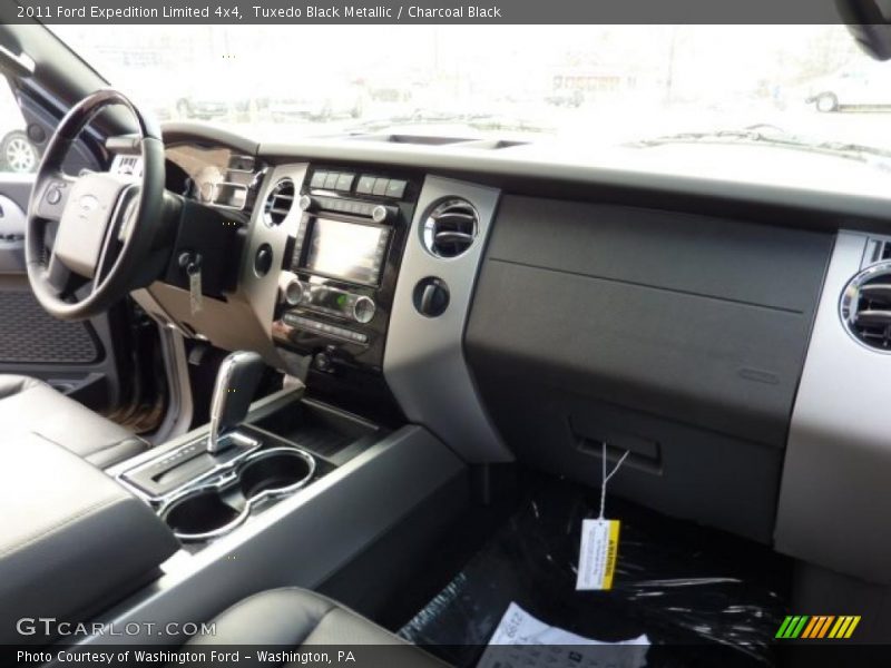 Tuxedo Black Metallic / Charcoal Black 2011 Ford Expedition Limited 4x4
