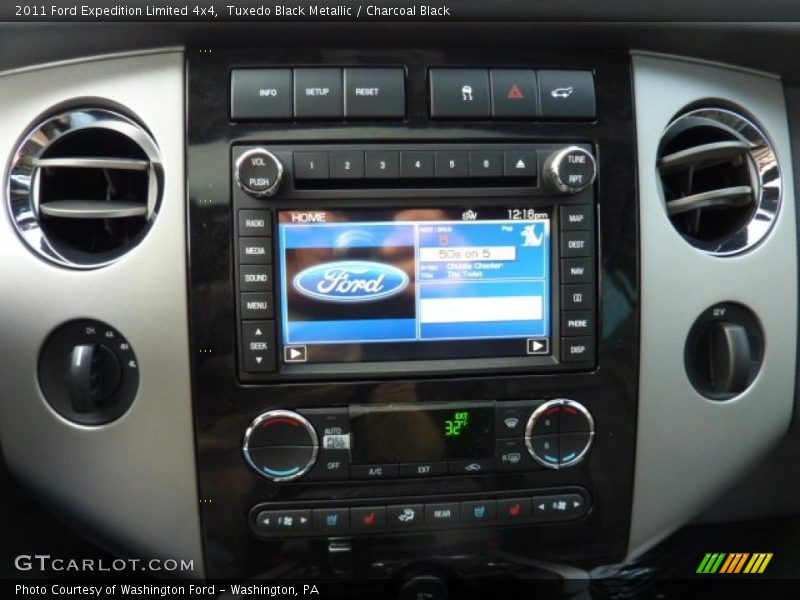 Tuxedo Black Metallic / Charcoal Black 2011 Ford Expedition Limited 4x4