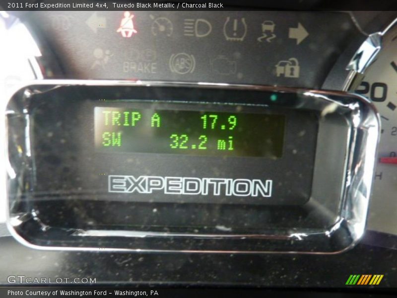 Tuxedo Black Metallic / Charcoal Black 2011 Ford Expedition Limited 4x4