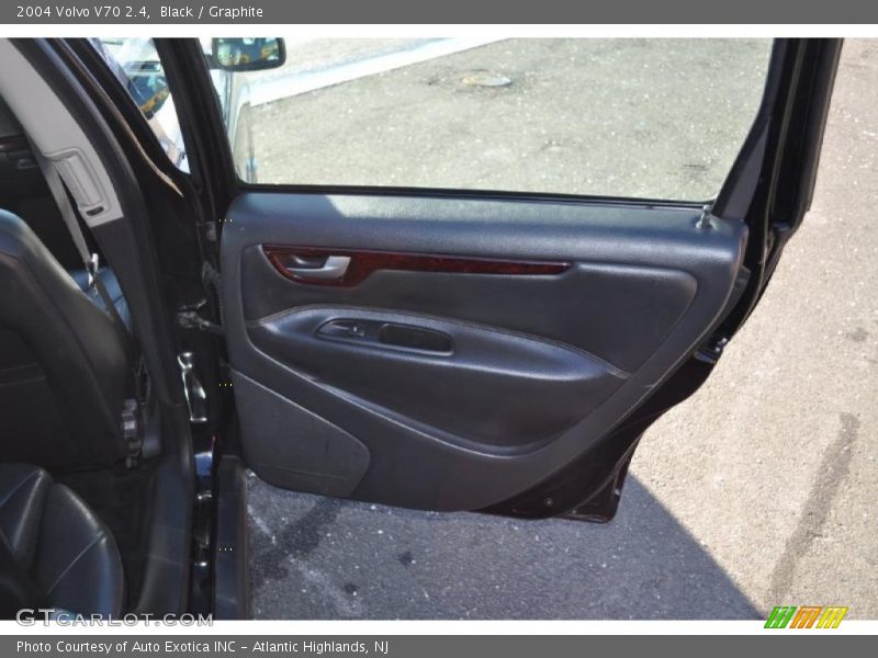 Black / Graphite 2004 Volvo V70 2.4