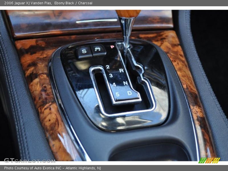 Ebony Black / Charcoal 2006 Jaguar XJ Vanden Plas
