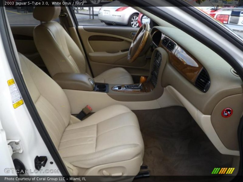 White Onyx / Ivory 2003 Jaguar S-Type 3.0