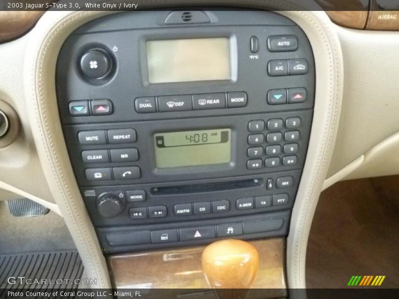 White Onyx / Ivory 2003 Jaguar S-Type 3.0