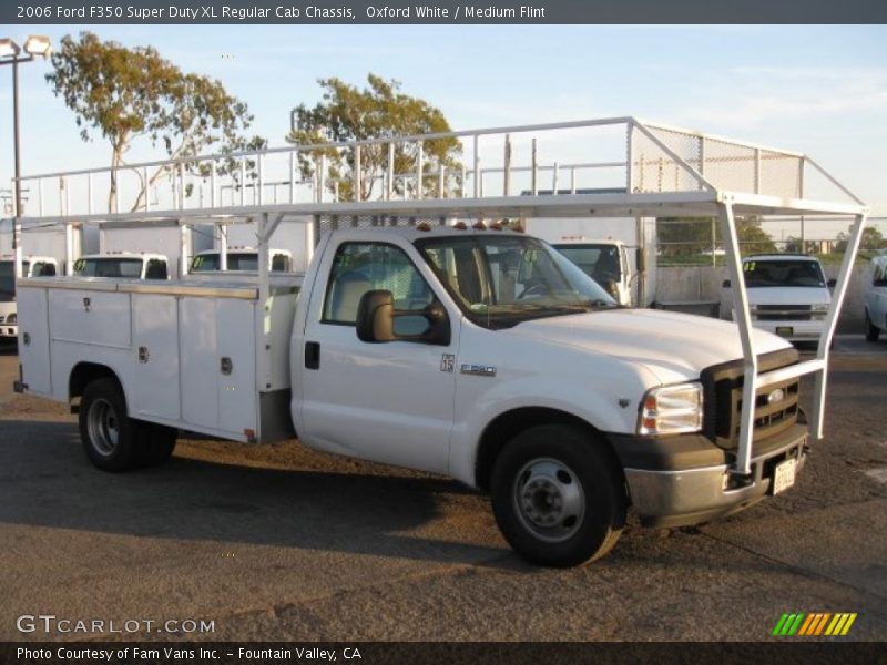 Oxford White / Medium Flint 2006 Ford F350 Super Duty XL Regular Cab Chassis