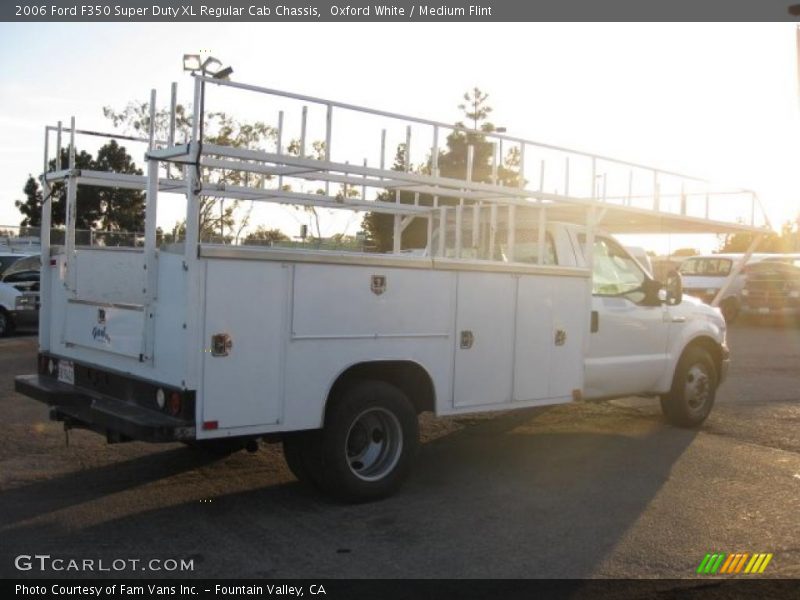 Oxford White / Medium Flint 2006 Ford F350 Super Duty XL Regular Cab Chassis
