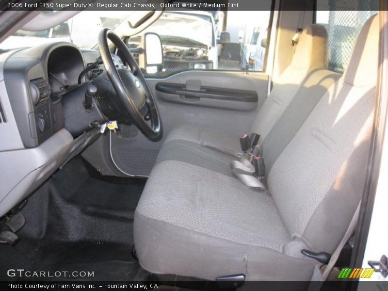 Oxford White / Medium Flint 2006 Ford F350 Super Duty XL Regular Cab Chassis