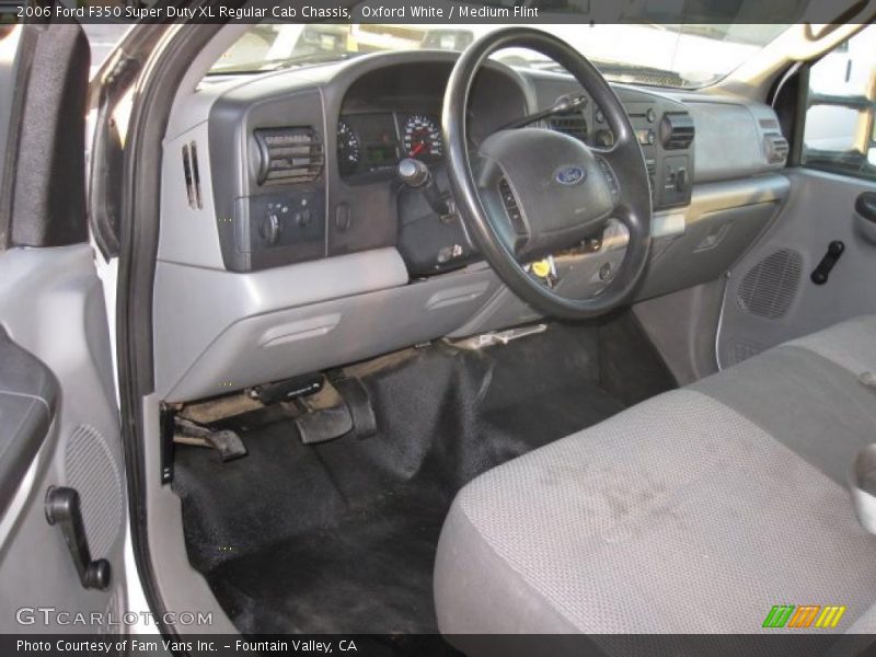 Oxford White / Medium Flint 2006 Ford F350 Super Duty XL Regular Cab Chassis