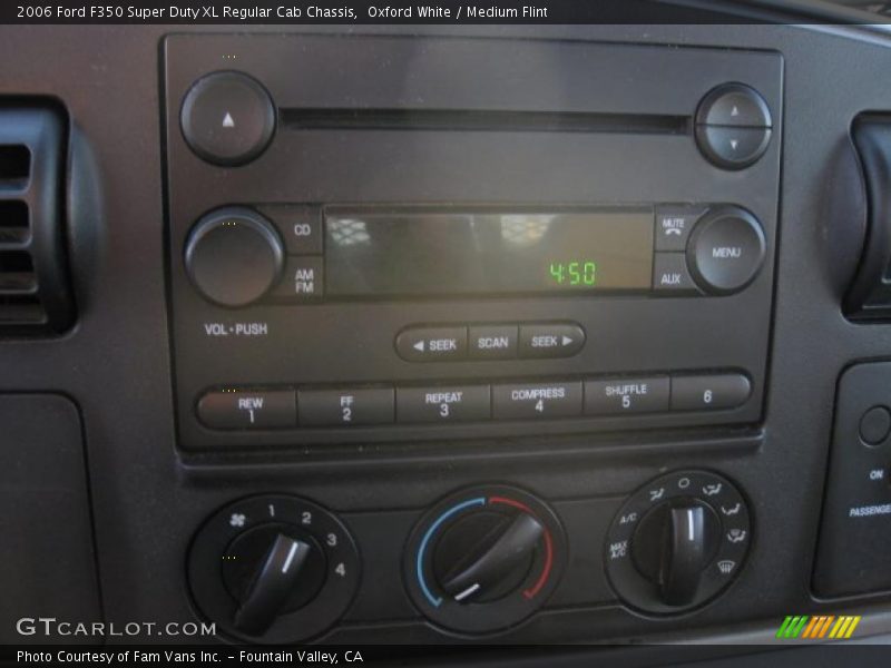 Oxford White / Medium Flint 2006 Ford F350 Super Duty XL Regular Cab Chassis