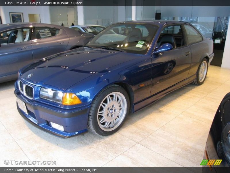 Front 3/4 View of 1995 M3 Coupe