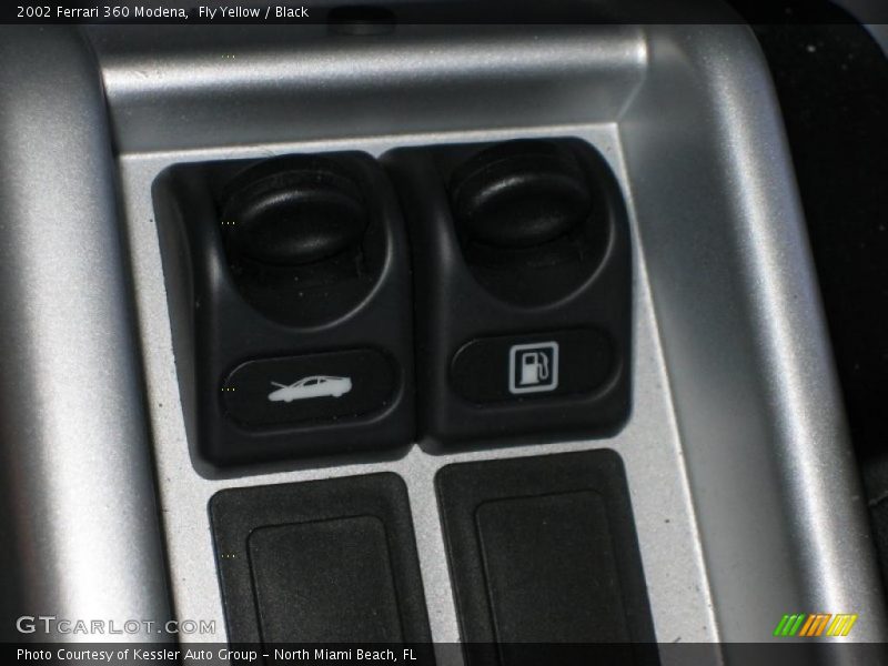 Controls of 2002 360 Modena