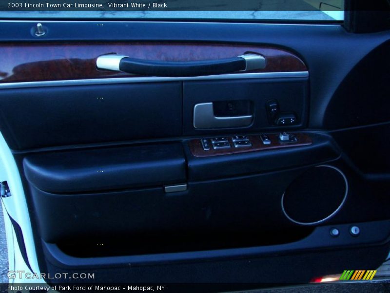 Vibrant White / Black 2003 Lincoln Town Car Limousine