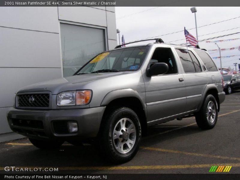 Sierra Silver Metallic / Charcoal 2001 Nissan Pathfinder SE 4x4