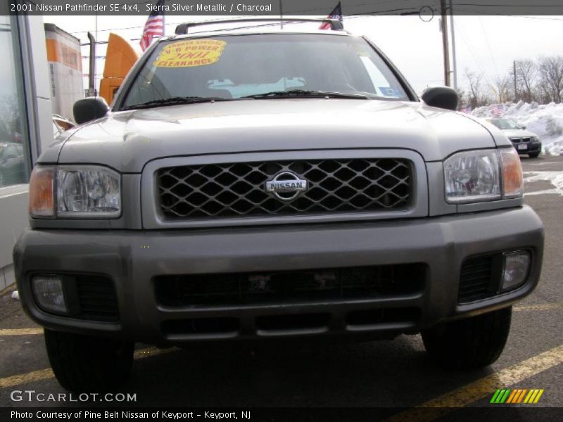 Sierra Silver Metallic / Charcoal 2001 Nissan Pathfinder SE 4x4