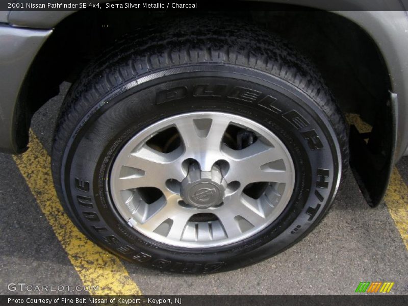 Sierra Silver Metallic / Charcoal 2001 Nissan Pathfinder SE 4x4