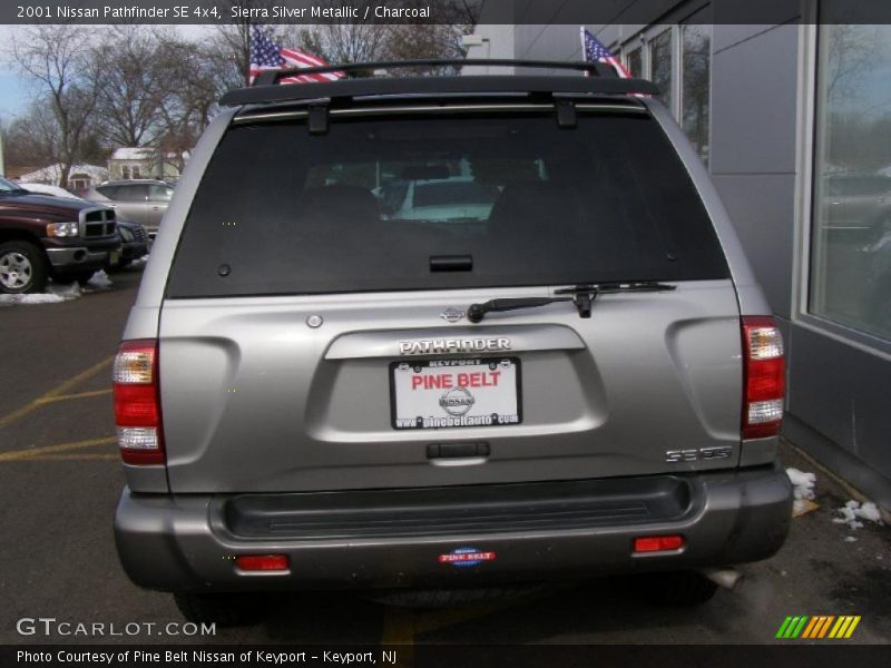 Sierra Silver Metallic / Charcoal 2001 Nissan Pathfinder SE 4x4