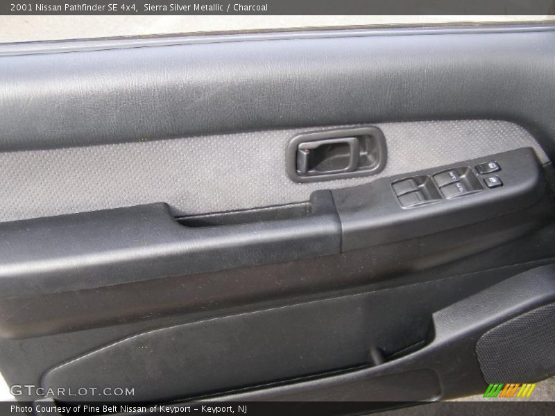 Sierra Silver Metallic / Charcoal 2001 Nissan Pathfinder SE 4x4