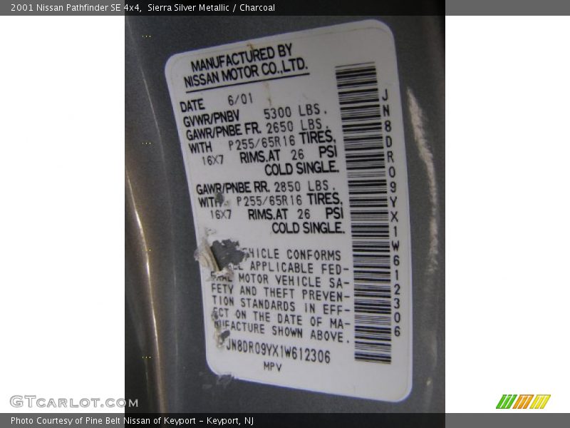 Sierra Silver Metallic / Charcoal 2001 Nissan Pathfinder SE 4x4