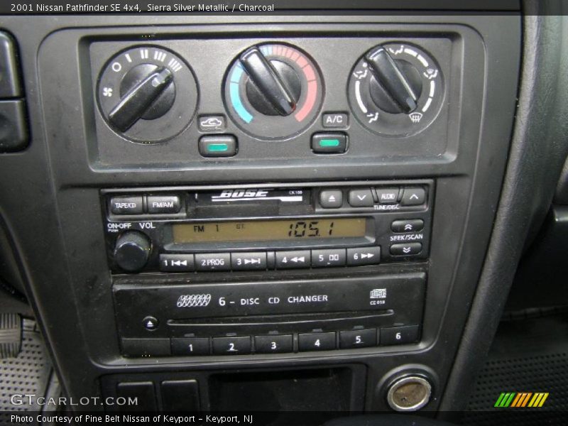 Sierra Silver Metallic / Charcoal 2001 Nissan Pathfinder SE 4x4