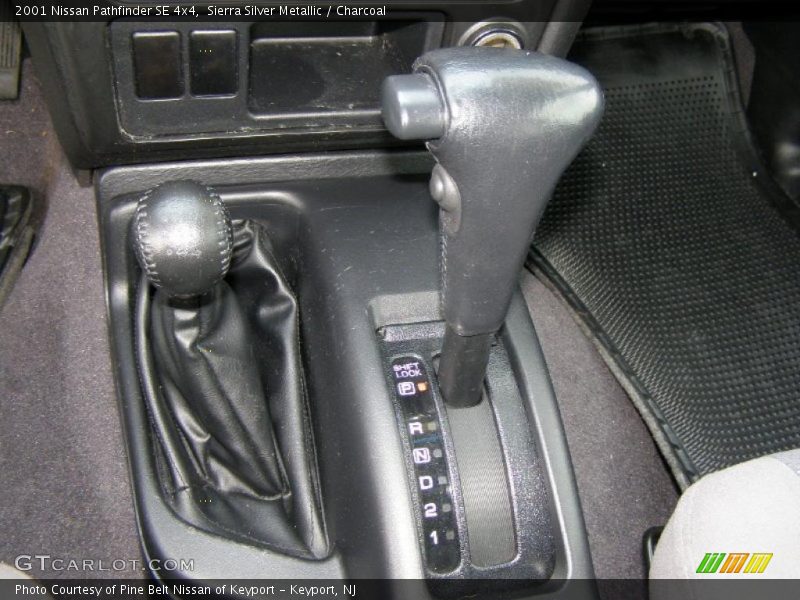 Sierra Silver Metallic / Charcoal 2001 Nissan Pathfinder SE 4x4