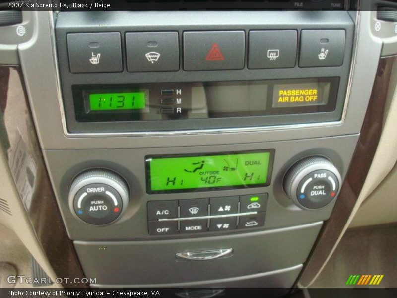 Black / Beige 2007 Kia Sorento EX