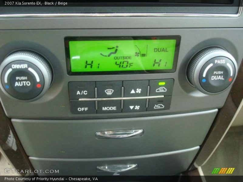 Black / Beige 2007 Kia Sorento EX