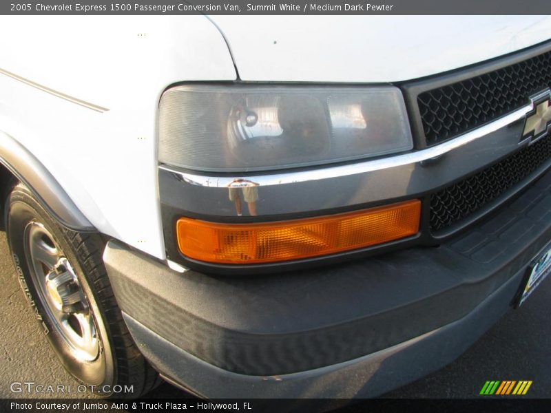 Summit White / Medium Dark Pewter 2005 Chevrolet Express 1500 Passenger Conversion Van