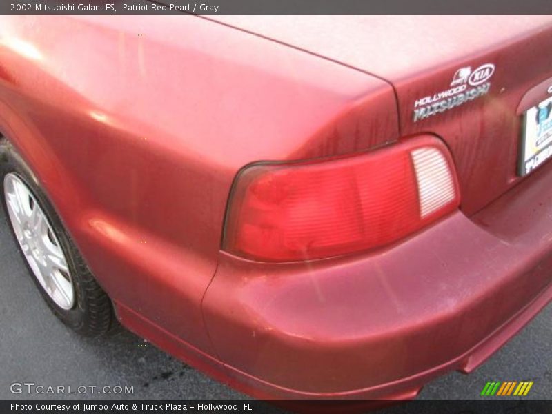 Patriot Red Pearl / Gray 2002 Mitsubishi Galant ES